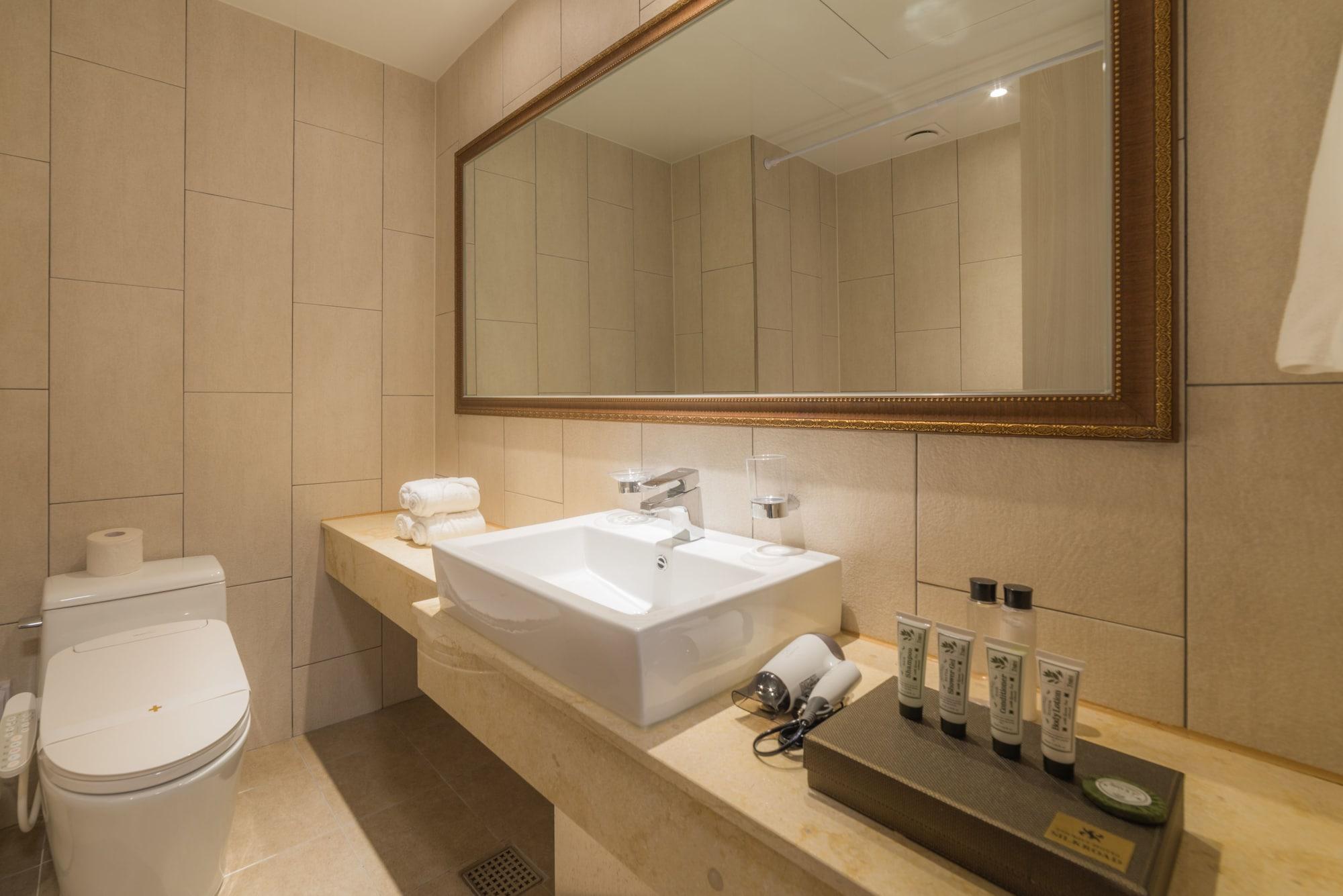 Reborn Suwon Silkroad Hotel Exterior photo