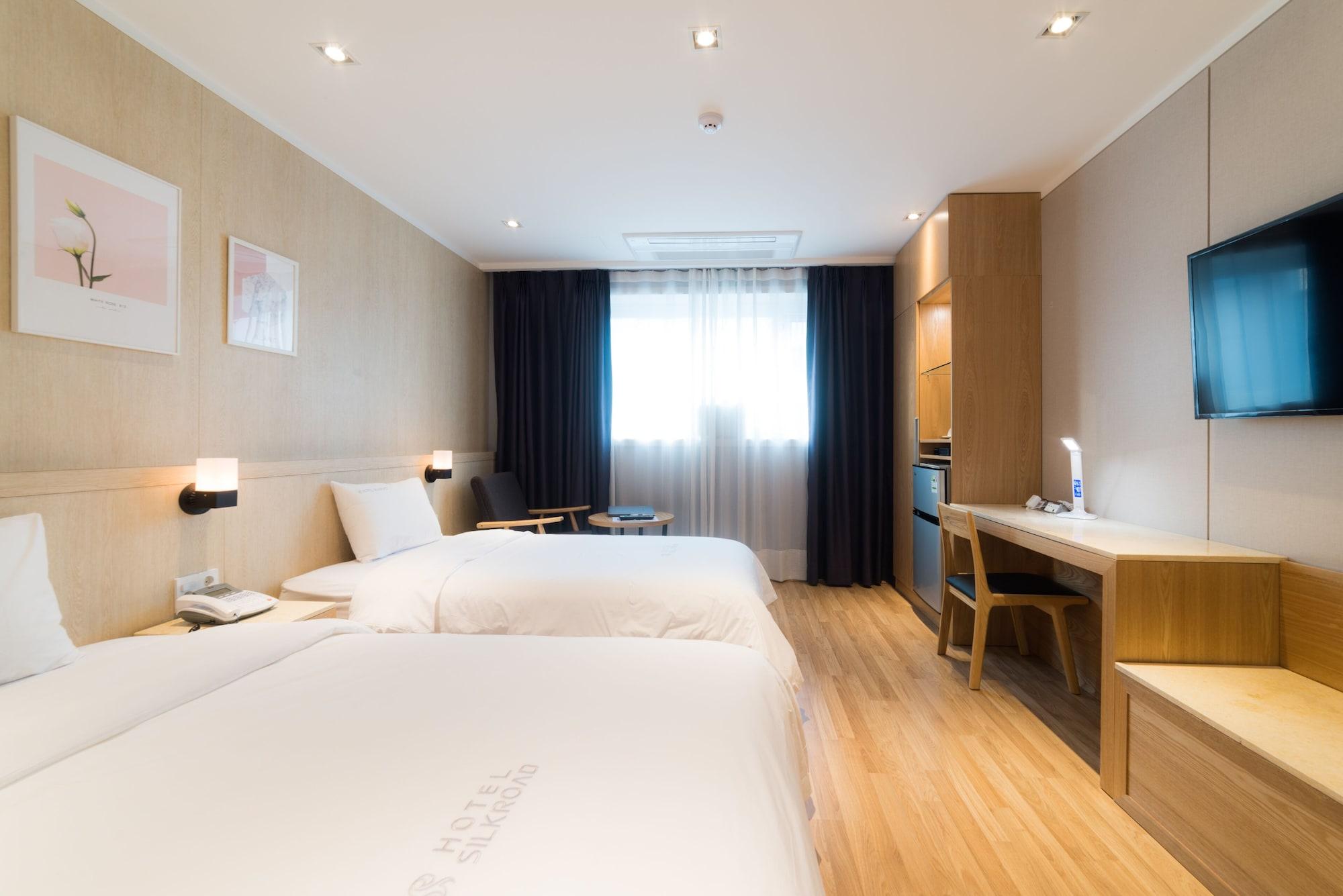 Reborn Suwon Silkroad Hotel Exterior photo