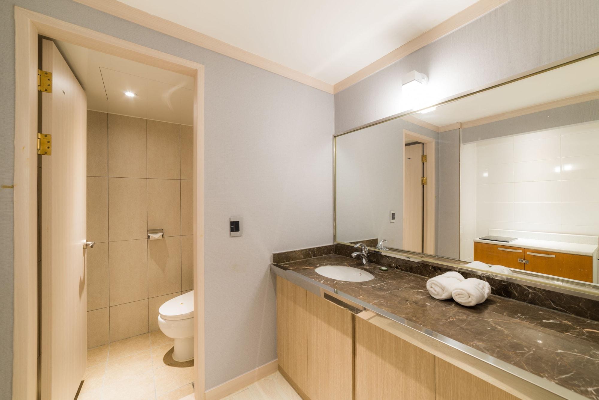 Reborn Suwon Silkroad Hotel Exterior photo