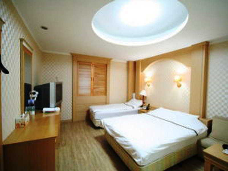 Reborn Suwon Silkroad Hotel Exterior photo