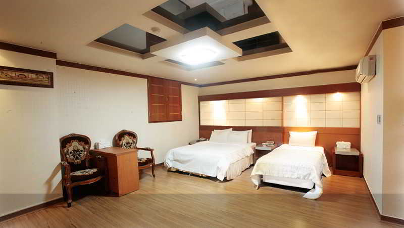 Reborn Suwon Silkroad Hotel Exterior photo