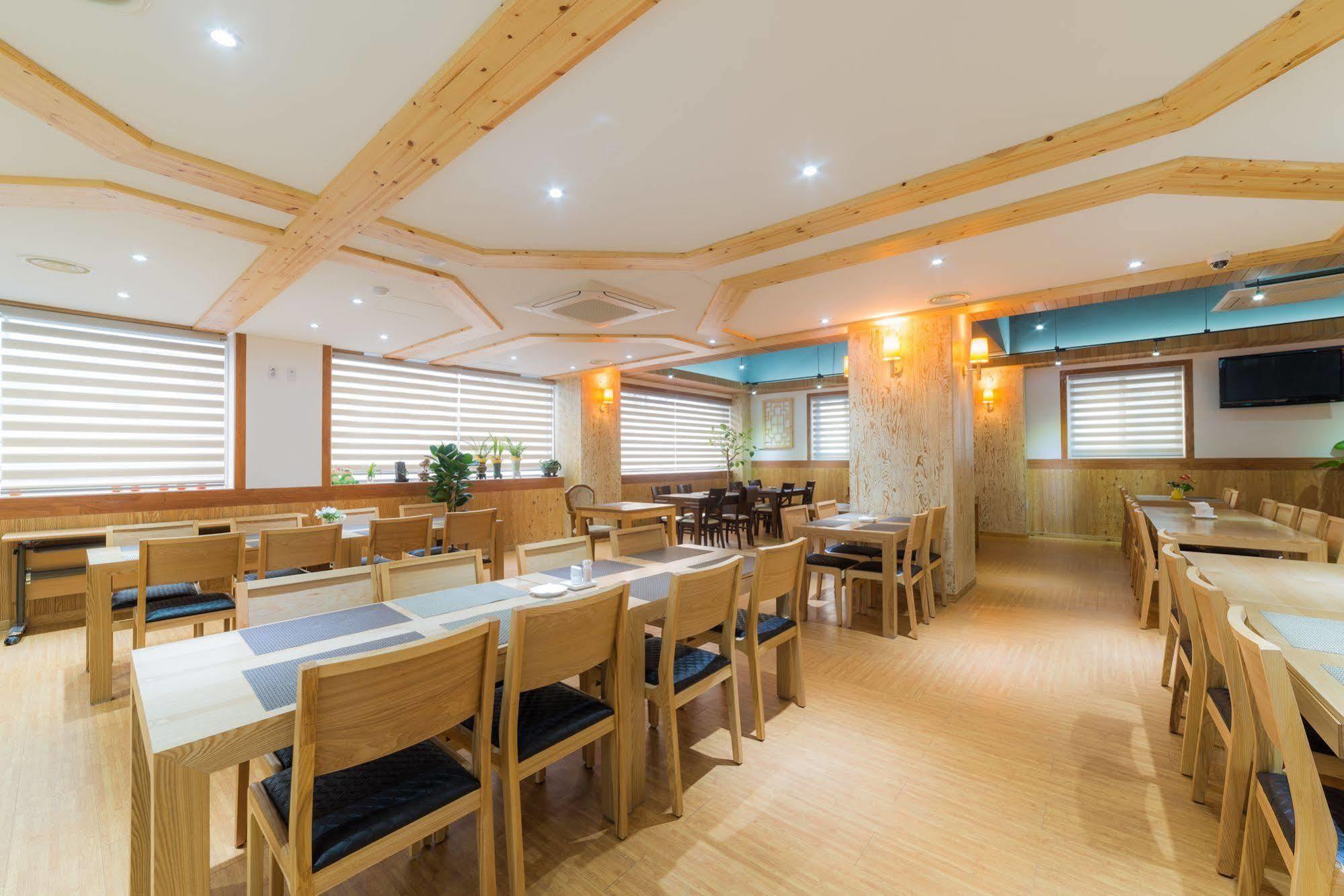 Reborn Suwon Silkroad Hotel Exterior photo