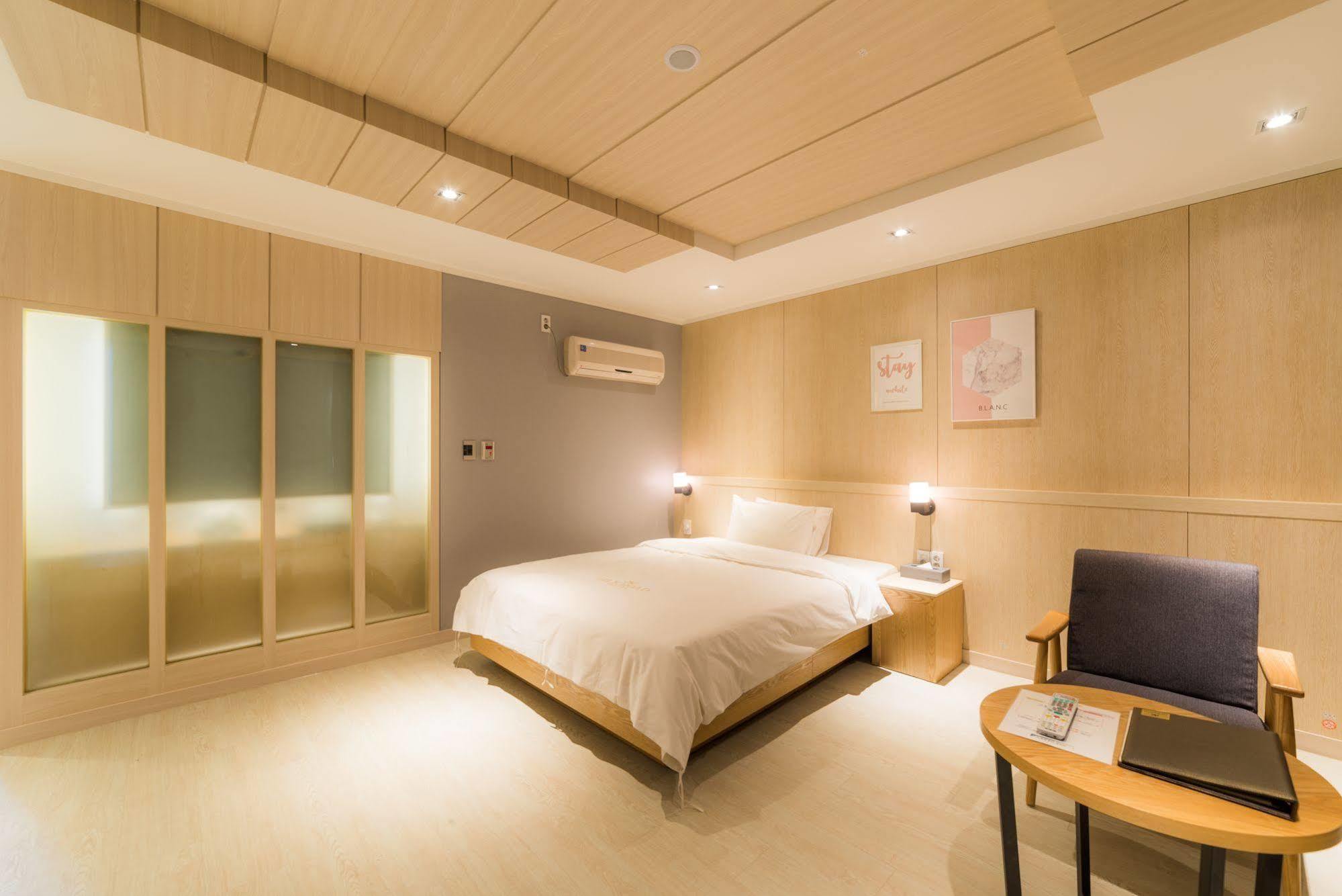 Reborn Suwon Silkroad Hotel Exterior photo