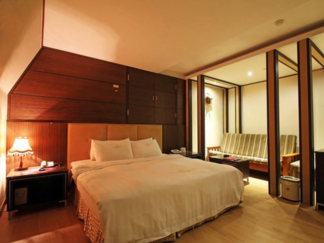 Reborn Suwon Silkroad Hotel Exterior photo