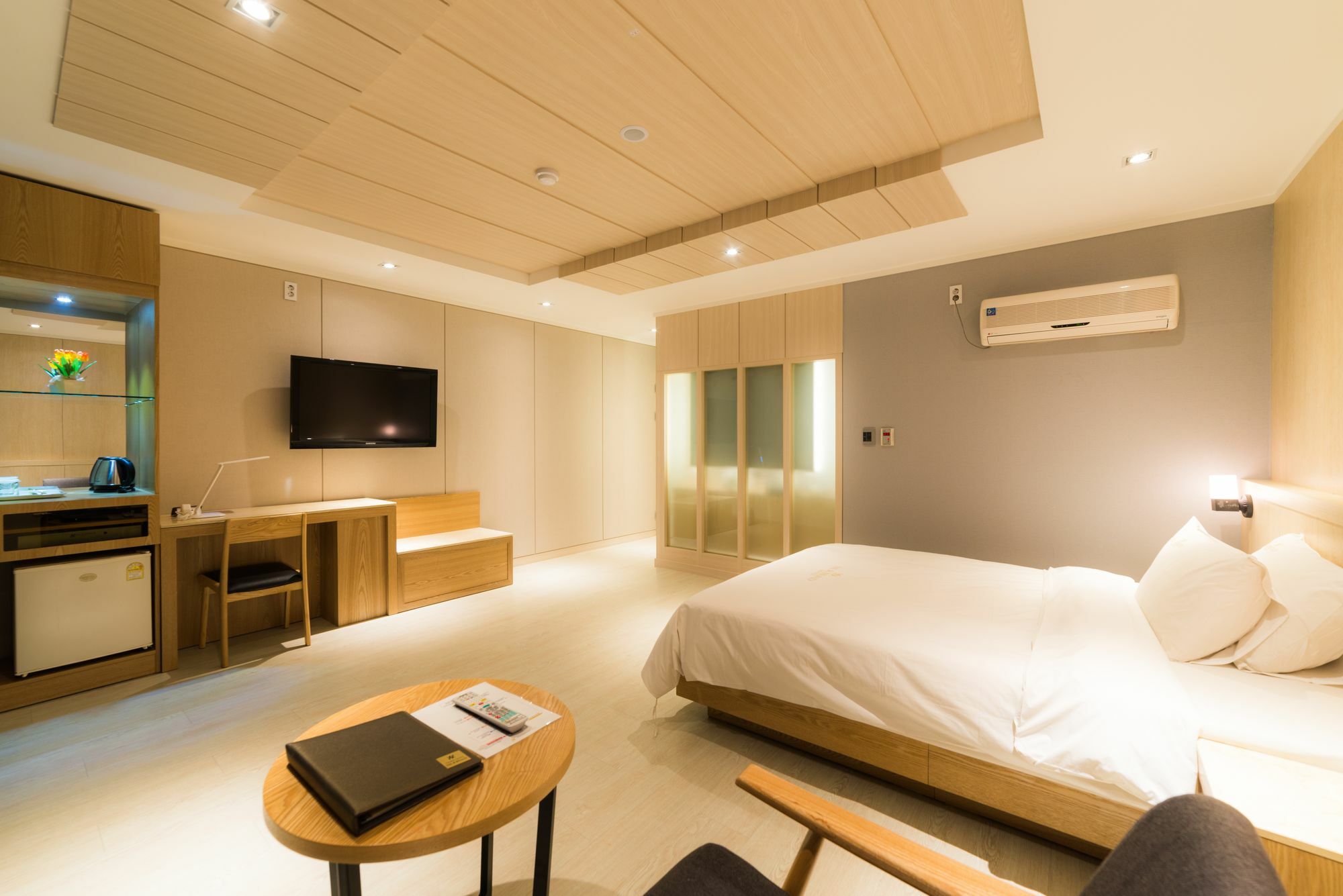 Reborn Suwon Silkroad Hotel Exterior photo